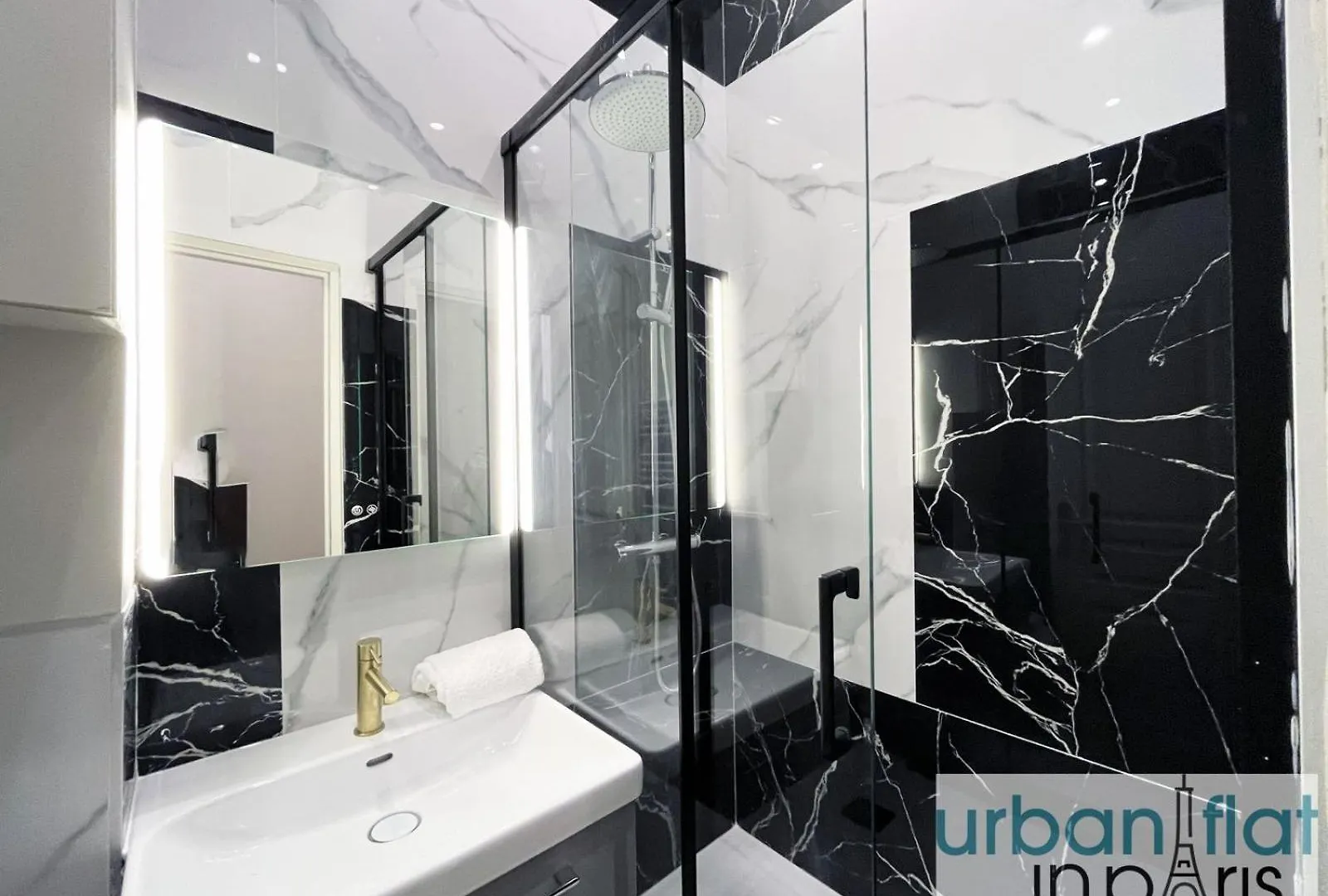 Urban Flat 188 - Stunning 4 Bedroom Flat In Paris