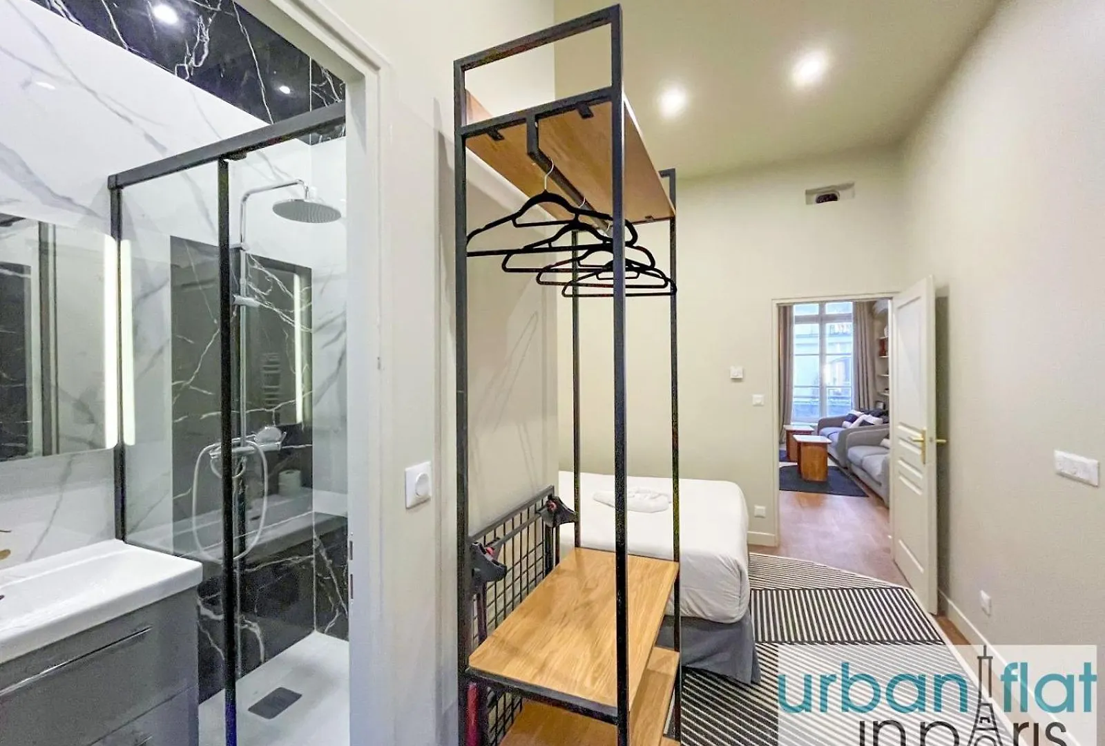 Apartment Urban Flat 188 - Stunning 4 Bedroom Flat In Paris France